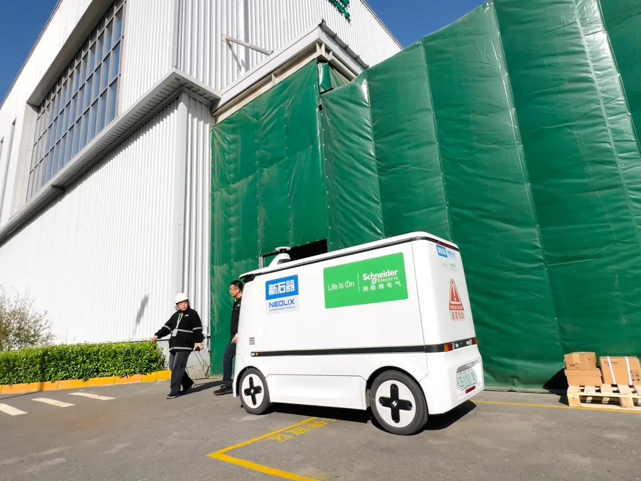 Schneider Electric | Electronic components delivery